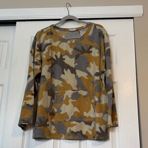 GeeGee Camo Fleece Top